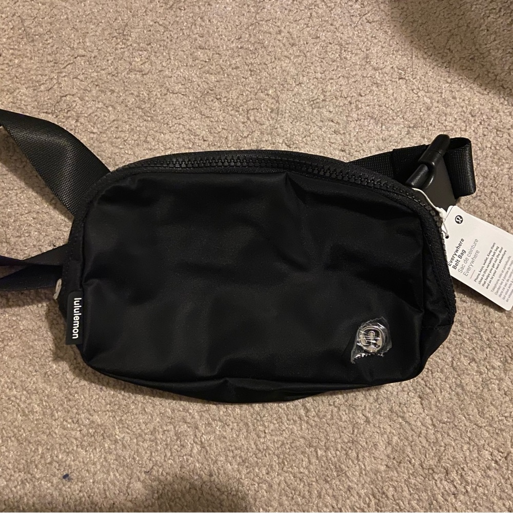 Black Lululemon Everywhere Belt Bag NWT